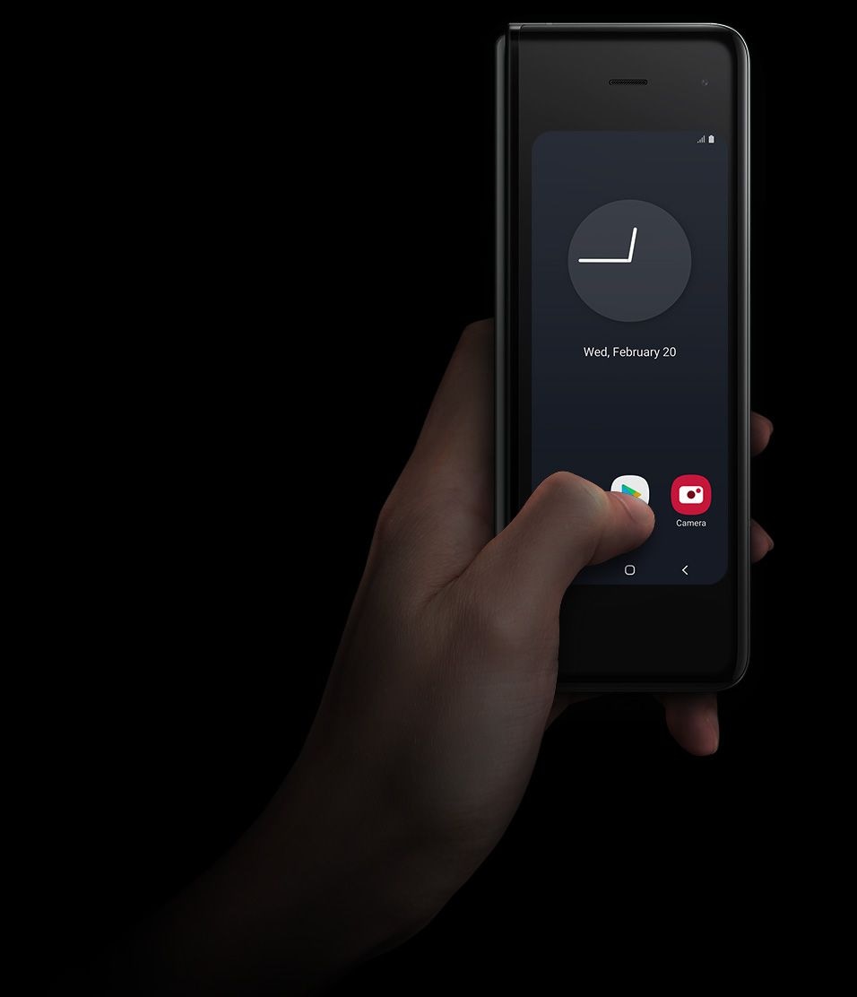 A hand holding Galaxy Fold with the homescreen on-screen demonstrating how easy it is to use Galaxy Fold with one hand when folded