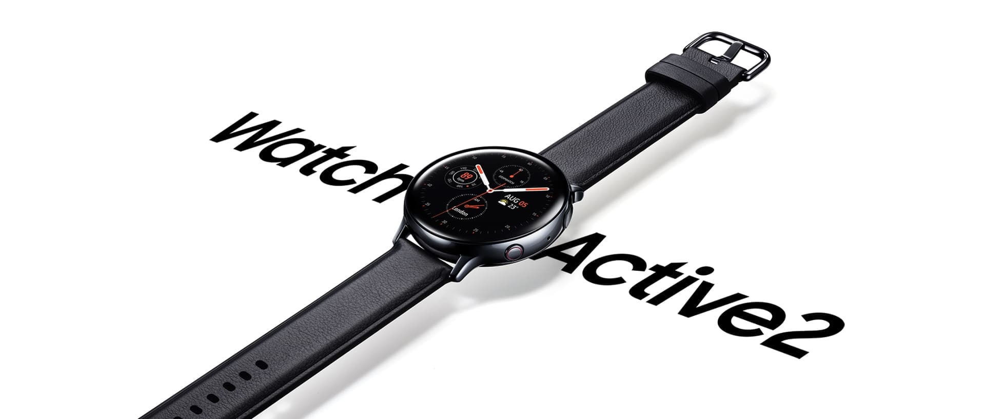 Musta Galaxy Watch Active2 ruostumattomasta teräksestä ja mustalla nahkahihnalla. Kello riippuu suurikokoisen 'Watch Active 2’-tekstin päällä.