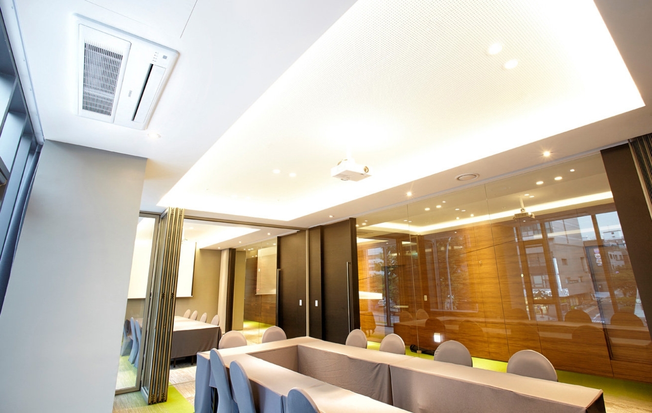 페이포 호텔 회의실 내부에 삼성 시스템에어컨이 설치되어진 모습입니다.