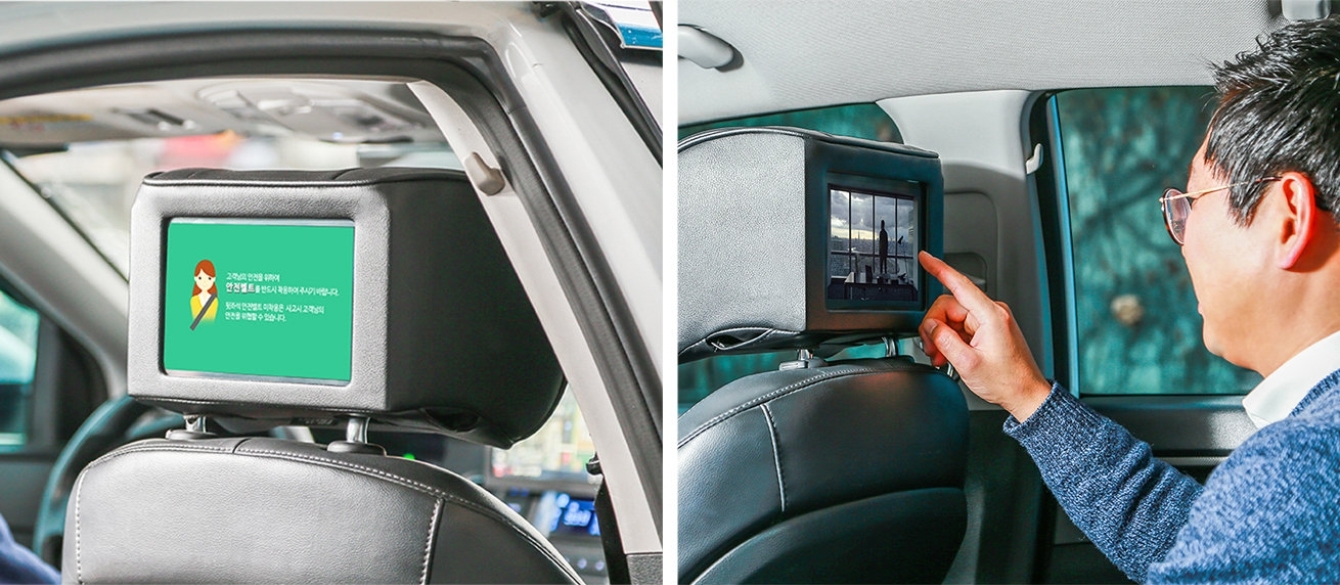 택시에 장착된 갤럭시 탭 액티브 DTG를 고객이 탑승하여 작동하는 모습이다.