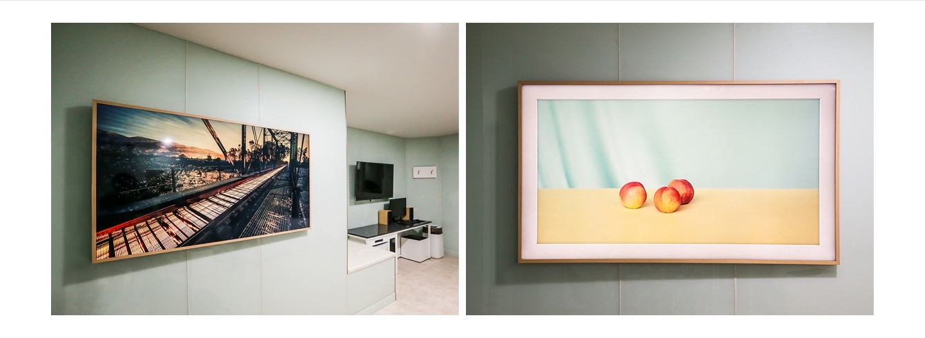 좌)산무인호텔 객실에 설치된 삼성 TV ‘The Frame’ 모습 우)삼성 TV ‘The Frame’을 확대한 모습