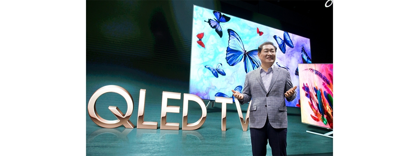 삼성전자 영상디스플레이사업부장 한종희 사장이 2018년형 QLED TV를 소개하고 있다