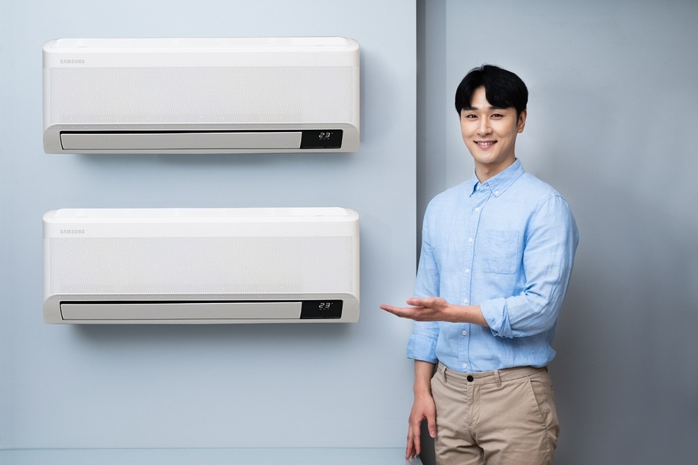 삼성전자 모델이 무풍에어컨 ‘방방멀티’ 패키지를 소개하고 있다.