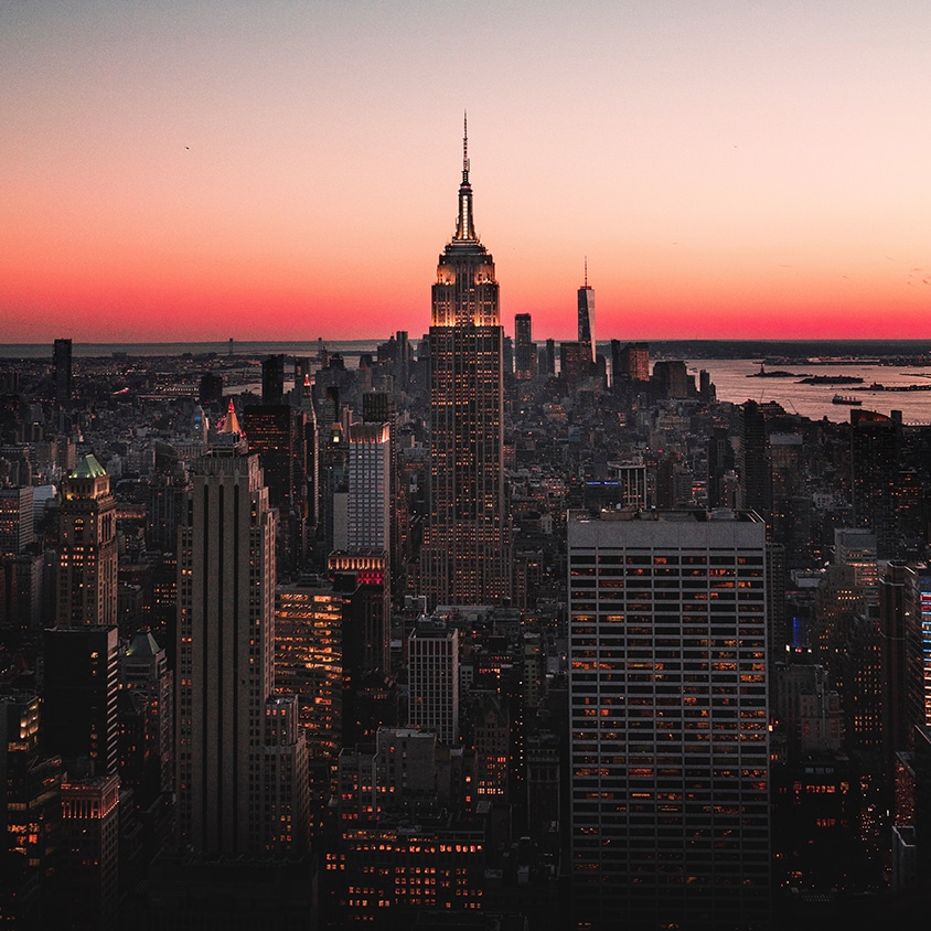 La ciudad de Nueva York de noche vista desde las alturas
