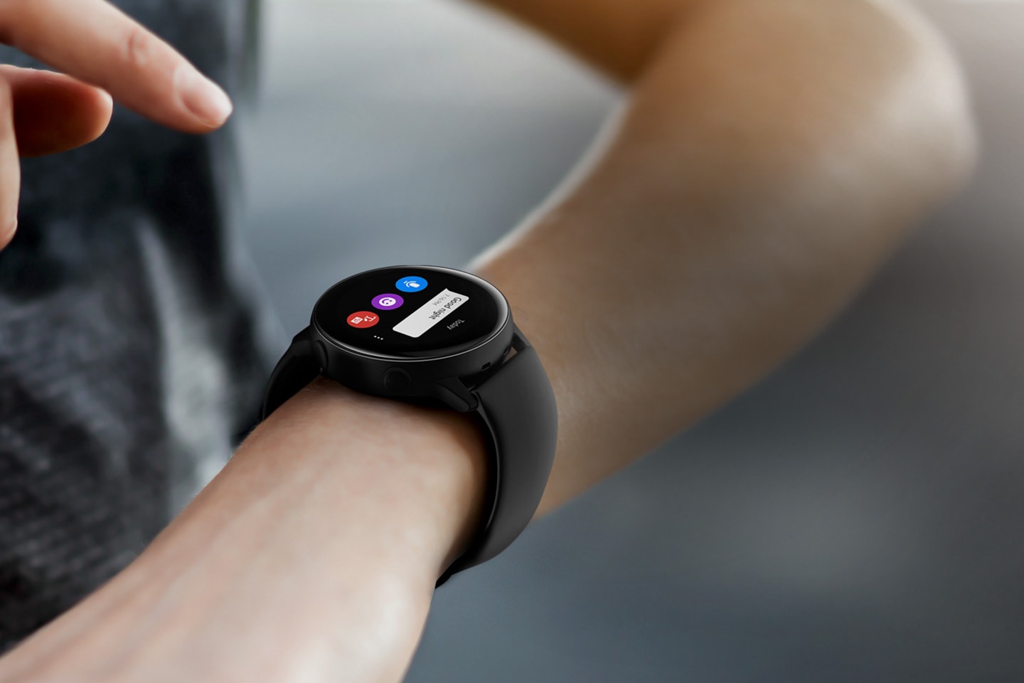 Galaxy Watch Active on your wrist lets you incoming text messages.