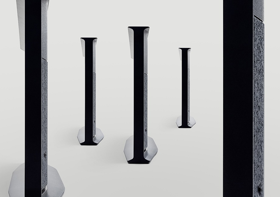 부훌렉 형제가 디자인한 삼성 TV, The Serif의 알파벳 I 모양 옆모습입니다. 현대적인 가구 디자인을 닮았습니다.
