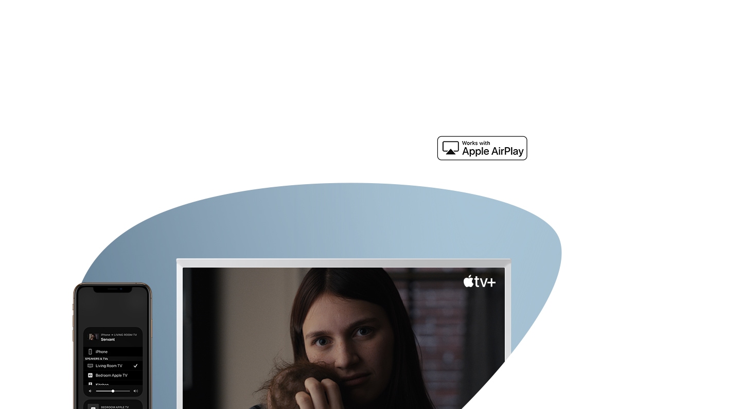 The Serif 화면에는 한 여성이 아이를 안고 있는 모습이고 화면 오른쪽에는 애플 티비와 연결되어 있다는 것을 설명하는 로고가 띄워져 있습니다. TV 왼쪽에는 iOS 기기가 있습니다. iOS 기기는 스마트폰과 TV를 에어플레이 2로 연결하는 모습을 설명합니다.