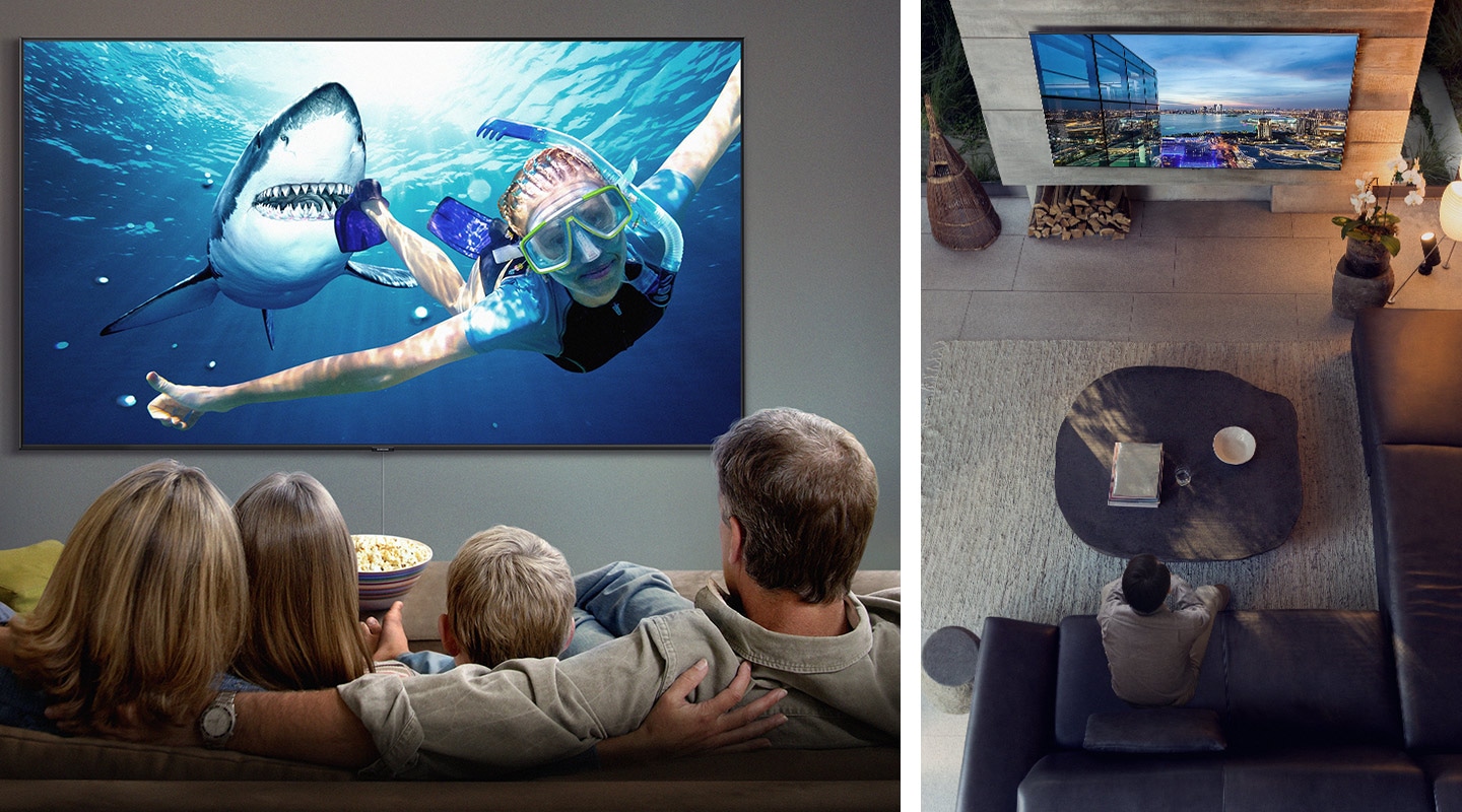 왼쪽에는 4명의 가족이 초대형 TV를 통해 스노클링을 하고있는 여자를 뒤따라가는 상어가 나오는 영화를 보고 있고, 오른쪽에는 회색 톤의 거실에 한 남자가 앉아 그의 초대형 TV로 도시의 야경을 보고 있습니다.