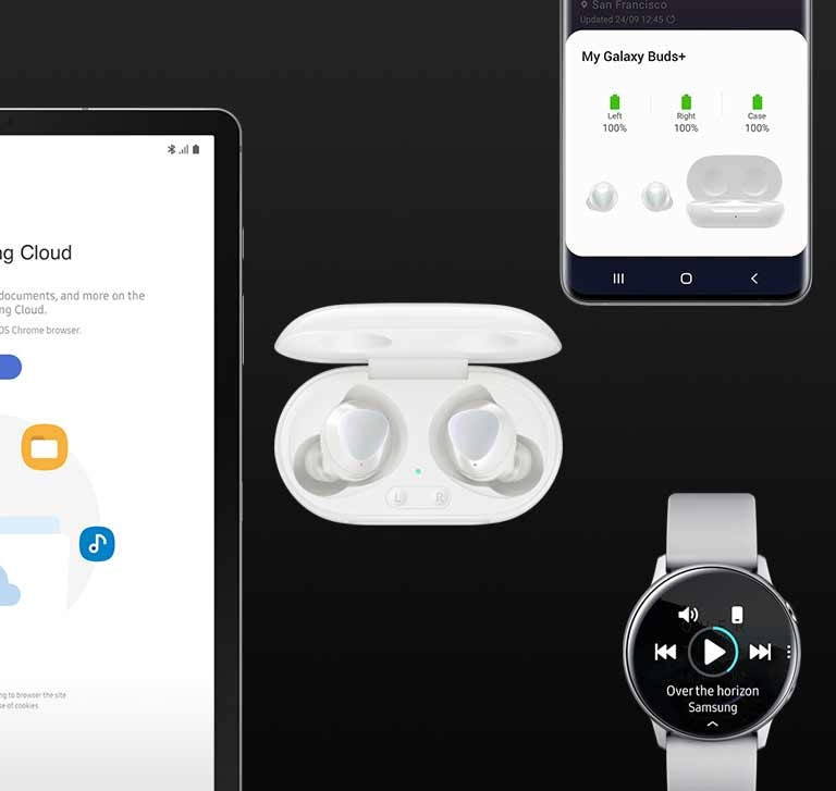 Hvide Galaxy Buds plus er omgivet af Galaxy-enheder. En tablet med Samsung Cloud-appen åben er til venstre for ørepropperne. En telefon med My Galaxy Buds plus parringsskærmen er øverst til højre. Et ur der spiller musik er nederst til højre