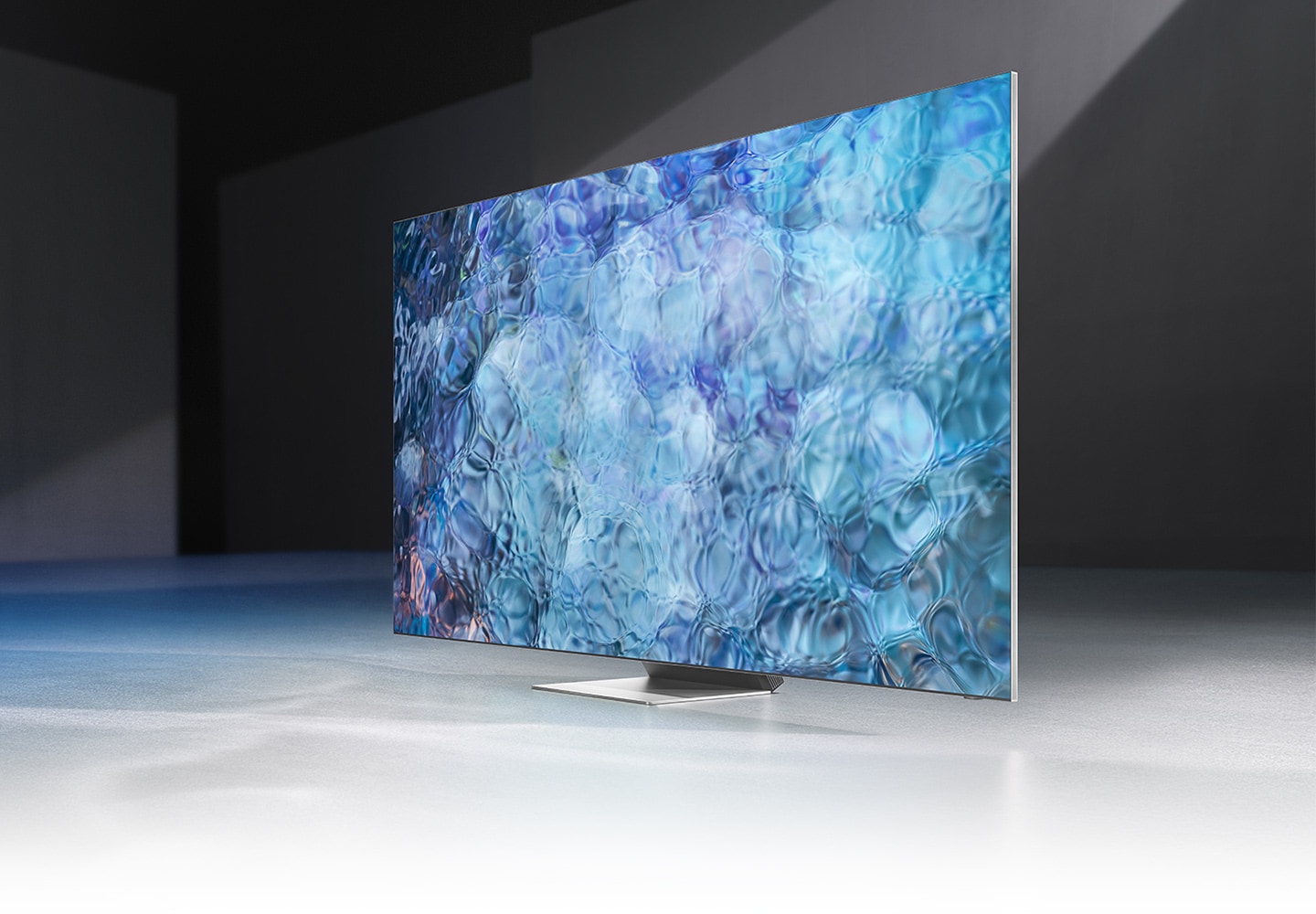 QN900A displays intricately blended color graphics which demonstrate long-lasting colors of Quantum Dot technology.