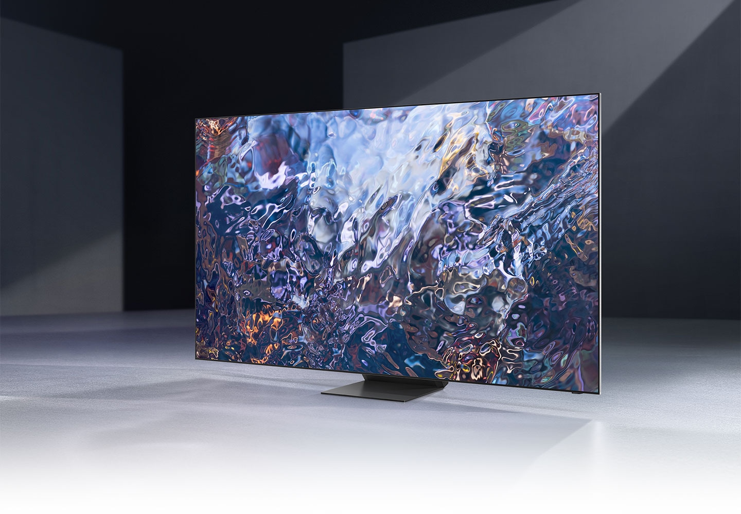 QN700A displays intricately blended color graphics which demonstrate long-lasting colors of Quantum Dot technology.