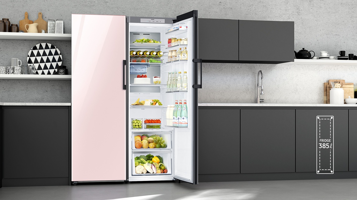 The door of the RR7000M Fridge is open and full of food, and there is a Fridge, 385L icon in the lower right corner.