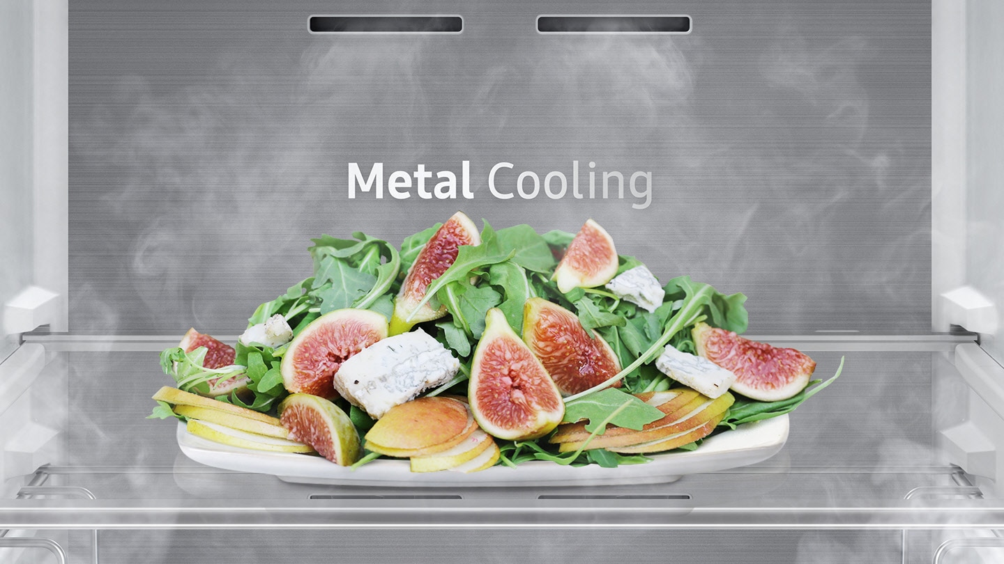 The advantages of Metal Cooling are shown through the uniformly Chilled vegetables inside the Bespoke RR7000M Fridge.