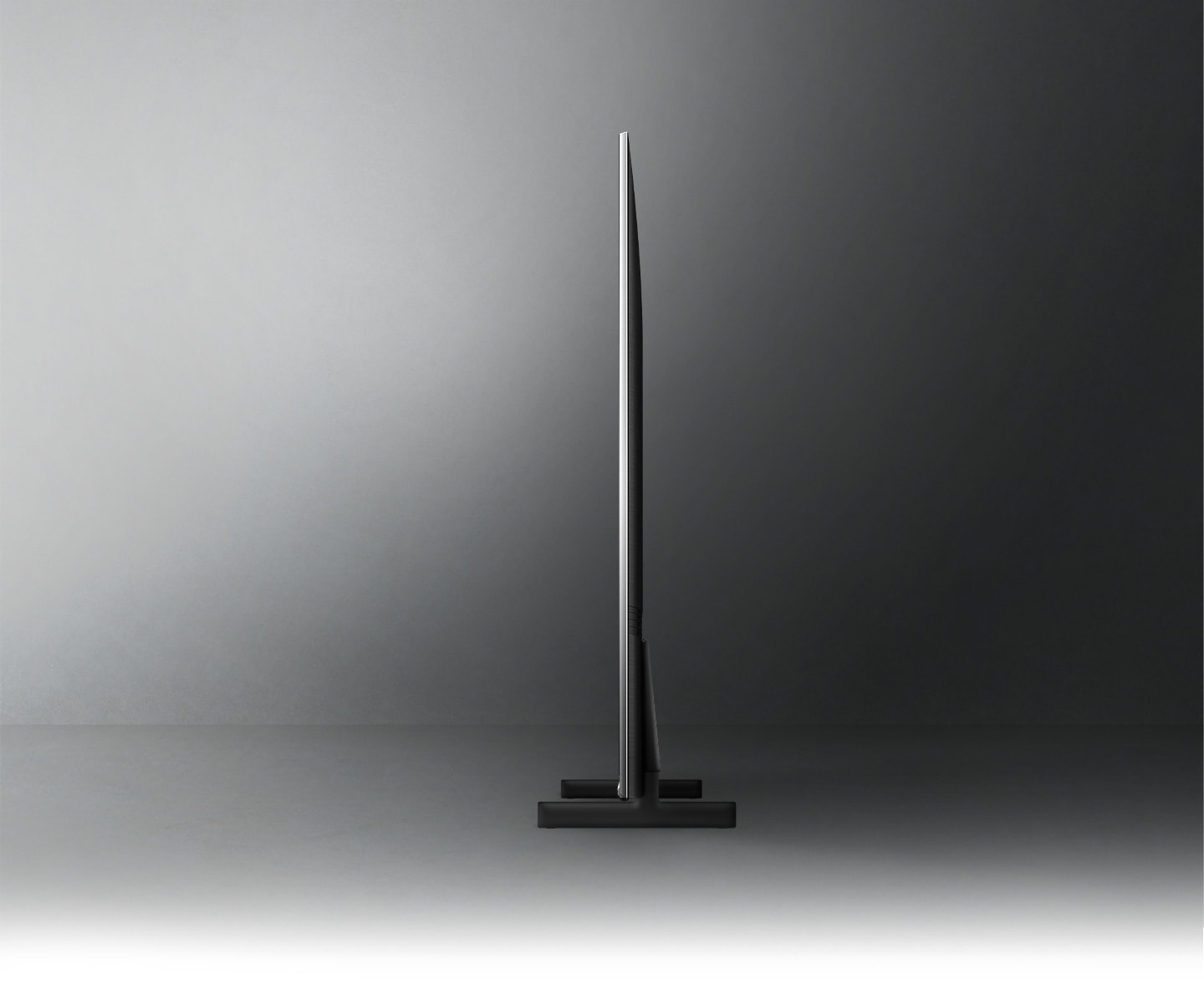 Profile view of HAU8000 shows ultra slim design of HAU8000 AirSlim.