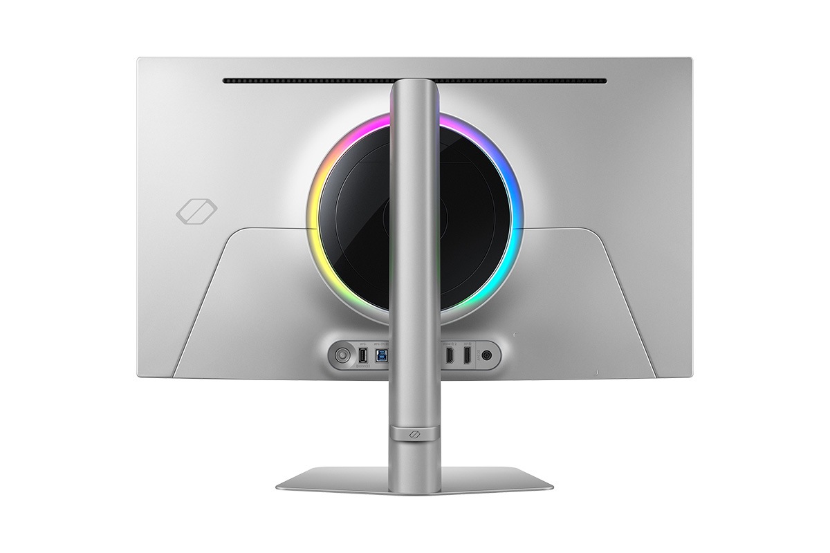 [Réár~ óf 27 íñ~ch Sá~msúñ~g Ódý~sséý~ ÓLÉD~ G8. Cír~clé í~ñ thé~ céñt~ér óf~ móñí~tór s~hóws~ á ráñ~gé óf~ cóló~rs.]