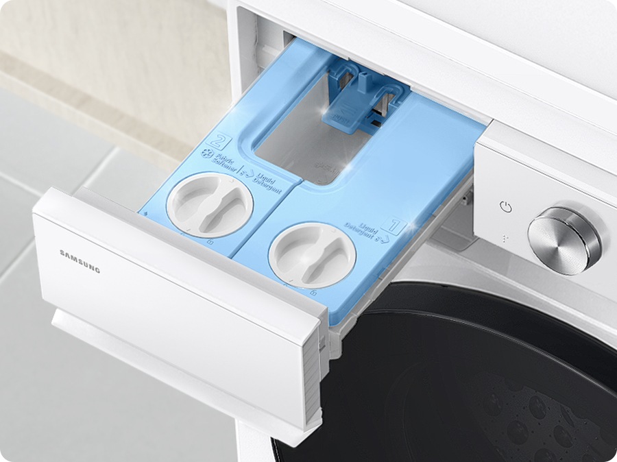 The Stay clean drawer opens. Light glitter and reveals a clean inside view.