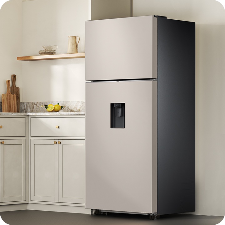The sleek exterior of the refrigerator gives a clean look to the modern kitchen, with a flat finish.