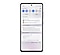 Une vue frontale de l’appareil, affichant les notifications et le panneau rapide sur fond blanc, pour illustrer comment One UI vous aide à vous concentrer.