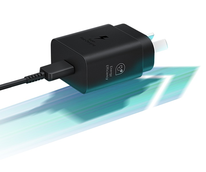  Un adaptador USB tipo C negro tiene rayas verdes a su alrededor que indican una carga súper rápida. El texto 45W está encima del cable en verde.