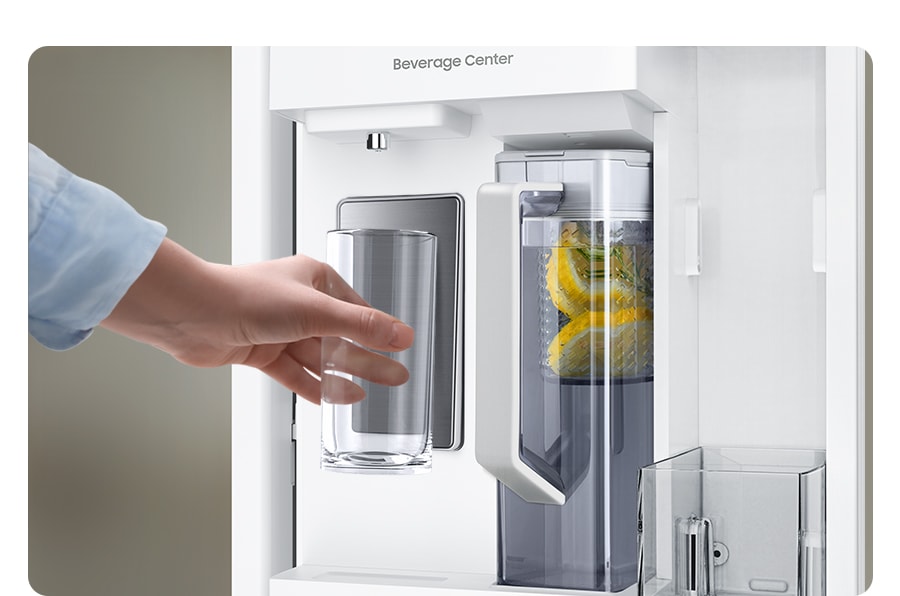 Place the cup under the nozzle and you can drink water like a general water purifier. If you place a Pitcher at the right station, the water will autofill with an infused fruit or herbs of your choice. The nozzle of beverage center is washable.