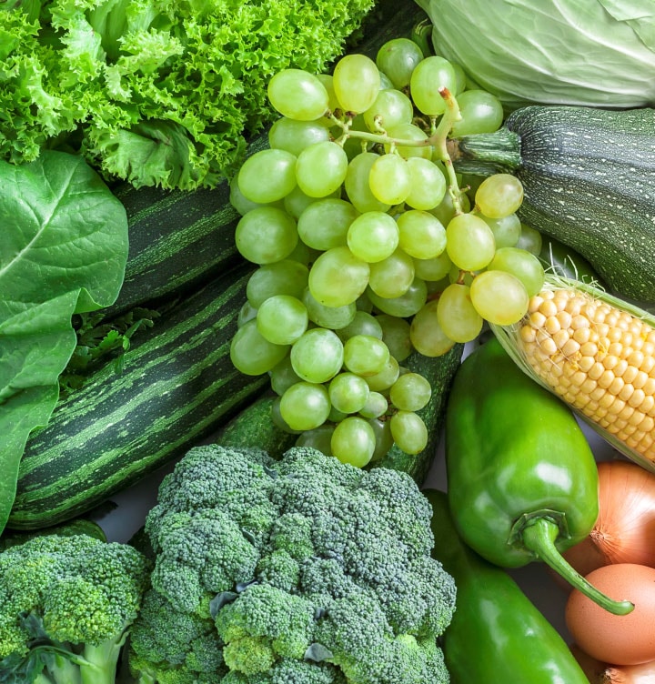 The fresh zone for storing vegetables is located at the bottom of the refrigerator compartment of RF4000TM.