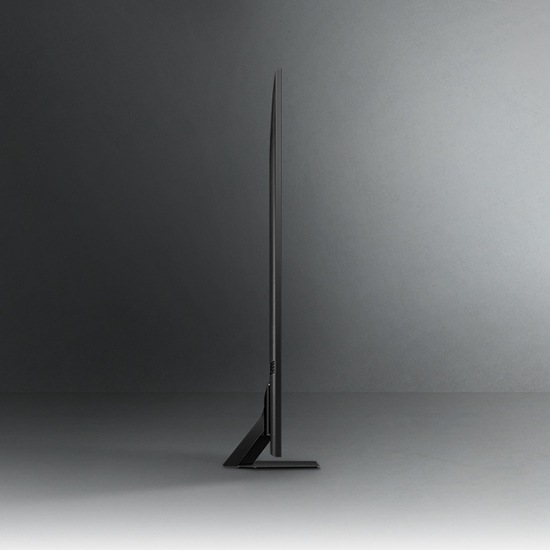 Light is sliding down the side of Neo QLED TV to emphasize its ultra slim design.