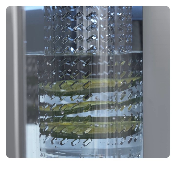If you place a Pitcher at the left station, the water will autofill with an infused fruit or herbs of your choice. Place the cup under the nozzle and you can drink water like a general water purifier. The nozzle of beverage center is detachable and washable.