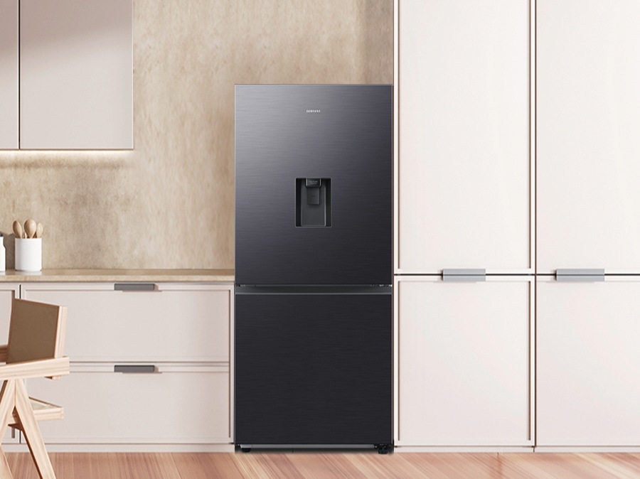 You can have the RB6000D's door open left or right.