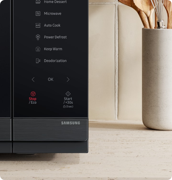 Shows the control panel of microwave. The icon for energy saving is displayed on the side.