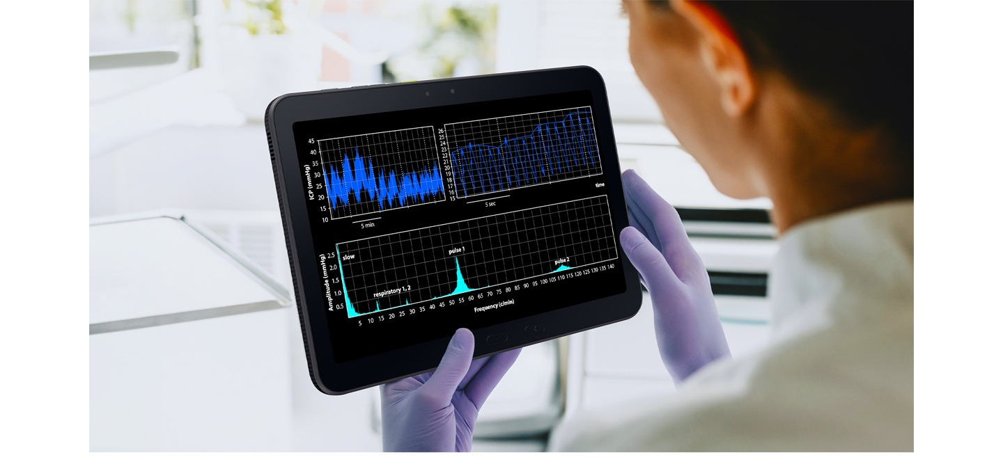 A person in a lab coat and gloves holds Galaxy Tab Active5 Pro, which displays various graphs — demonstrating that the device works smoothly even when used with gloves.