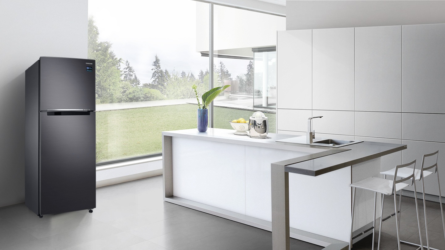 Flat doors with recessed handles