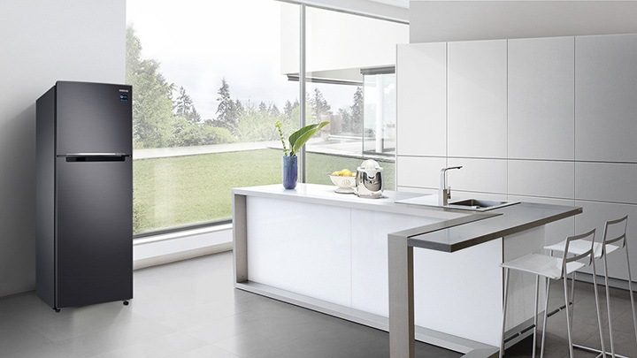 Flat doors with recessed handles