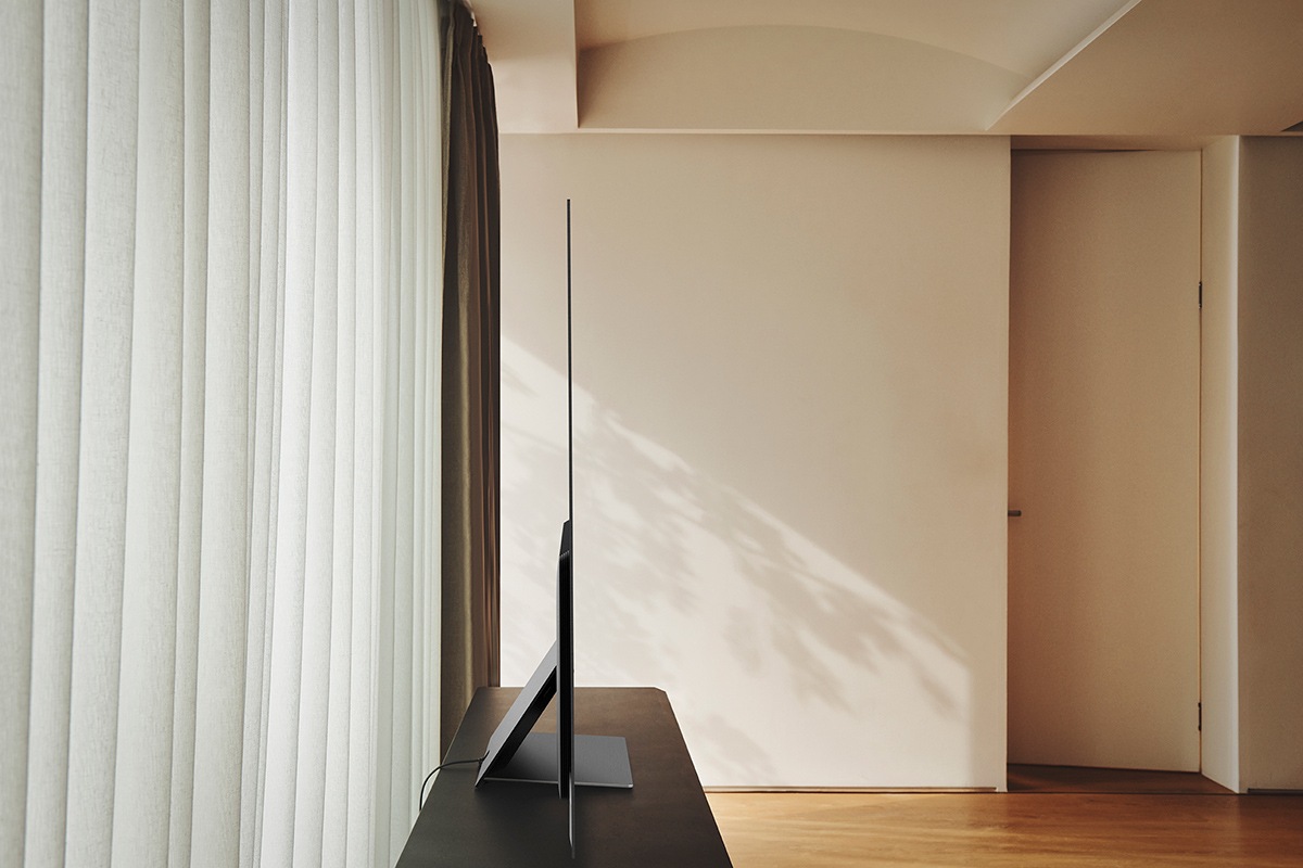 oled lifestyle image1