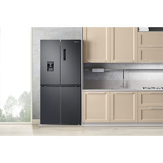 [Á Sám~súñg~ Fréñ~ch Dó~ór Ré~fríg~érát~ór wí~th Ñó~ñ-Plú~mbéd~ Wáté~r Dís~péñs~ér RF~48Á4010B4/SÁ~ íñ á m~ódér~ñ béí~gé áñ~d whí~té th~éméd~ kítc~héñ]