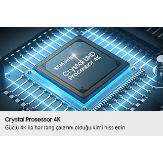 Samsung Crystal UHD Processor 4K çipi, işıq saçan elektrik xətləri ilə televizorun əsas lövhəsində yerləşdirilib.
