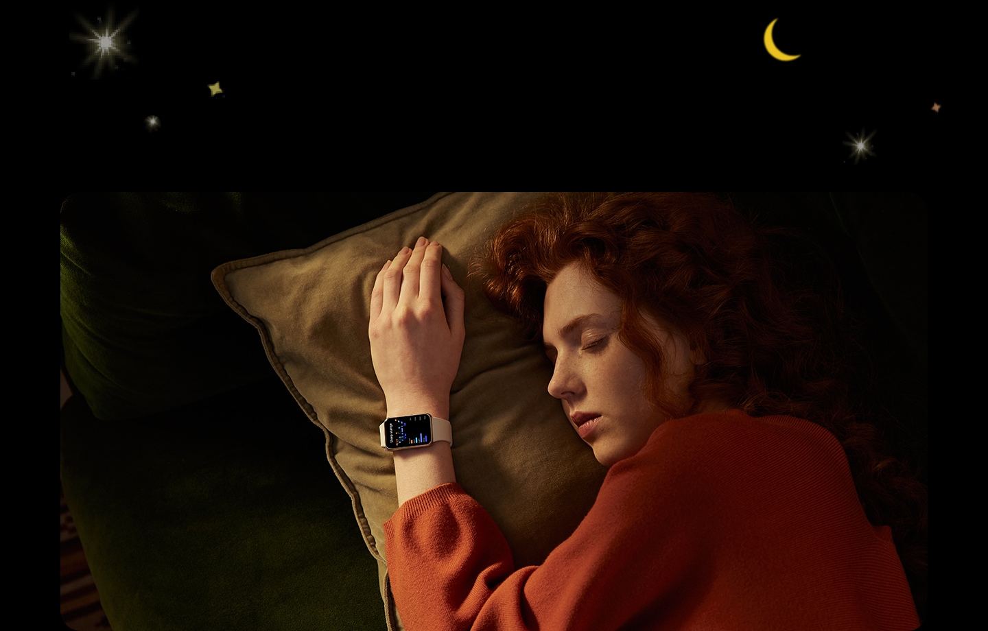 A woman lying down in a couch with Galaxy Fit3 on her wrist.