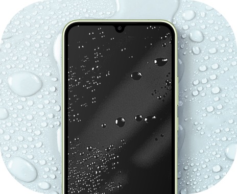 Un Galaxy A34 5G con uno schermo nero viene mostrato con gocce d'acqua accesa e tutto intorno al dispositivo