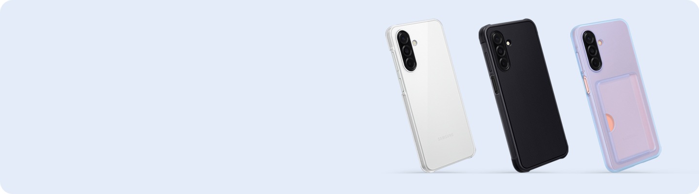Trois appareils Galaxy A26 5G, chacun dans un étui différent.