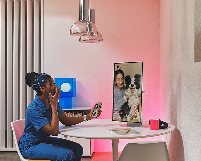 lifestyle image 2 viewfinity s9