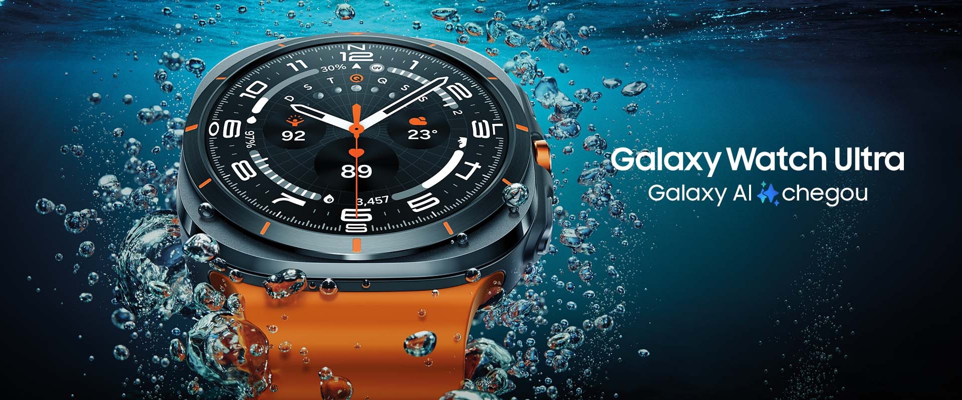 Imagem aproximada de um Galaxy Watch Ultra na água perto da superfície, mostrando seu design.