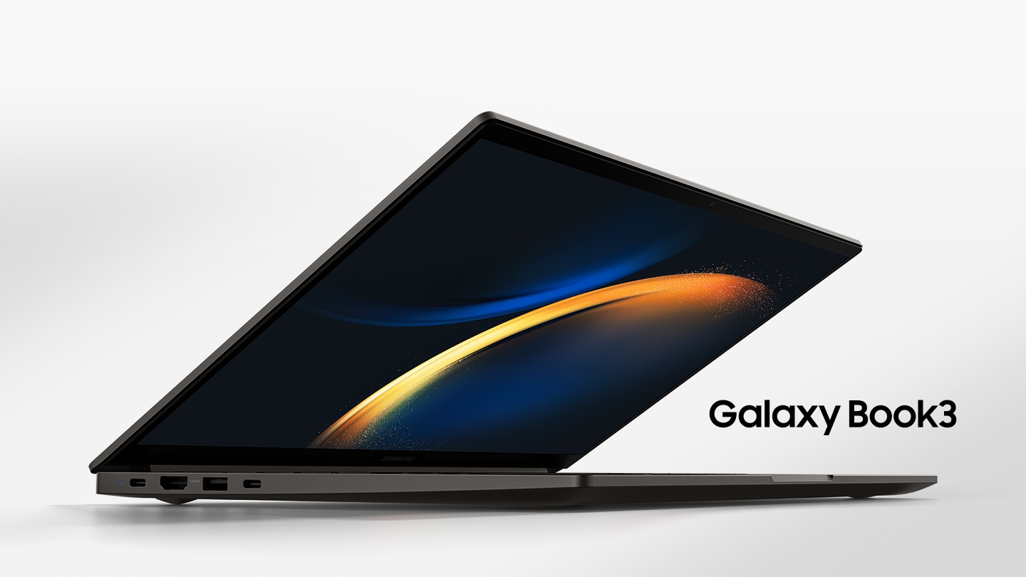 Um Galaxy Book3 grafite está aberto, voltado levemente para a direita com um papel de parede preto na tela.
