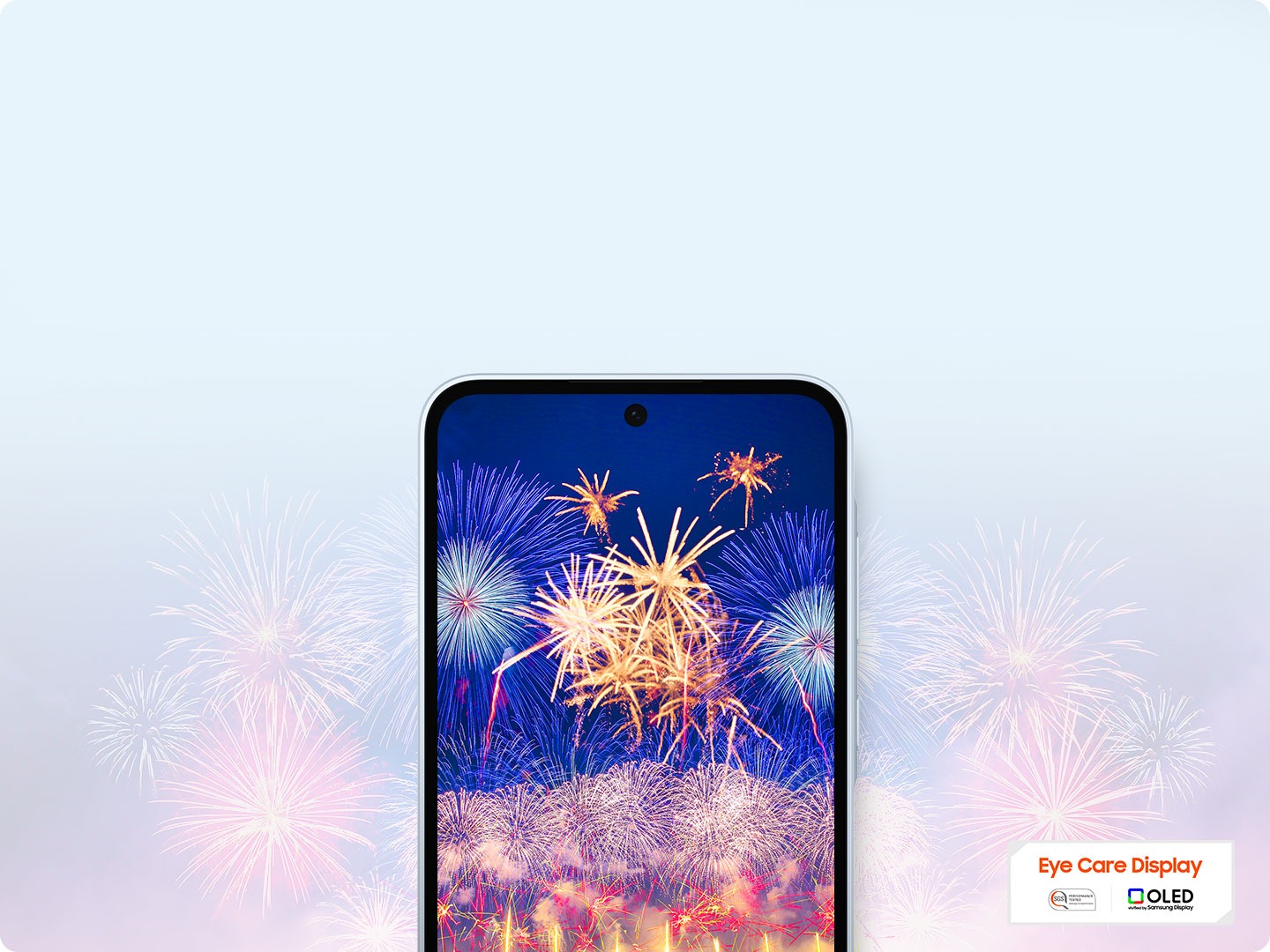 Um smartphone exibindo uma cena vibrante de fogos de artifício na tela. Com os logotipos “Eye Care Display” e tecnologia OLED.