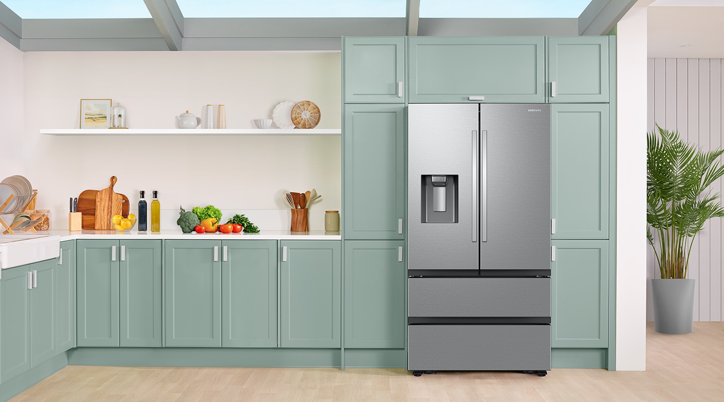 Foto de uma cozinha com uma geladeira