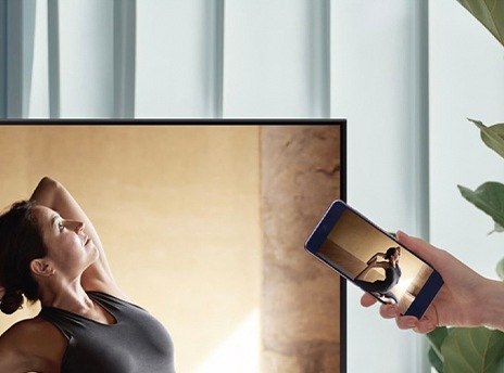 Touch your Samsung smartphone to your TV and see your phone's content automatically mirrored on the big screen for sharing photos, videos and presentations.