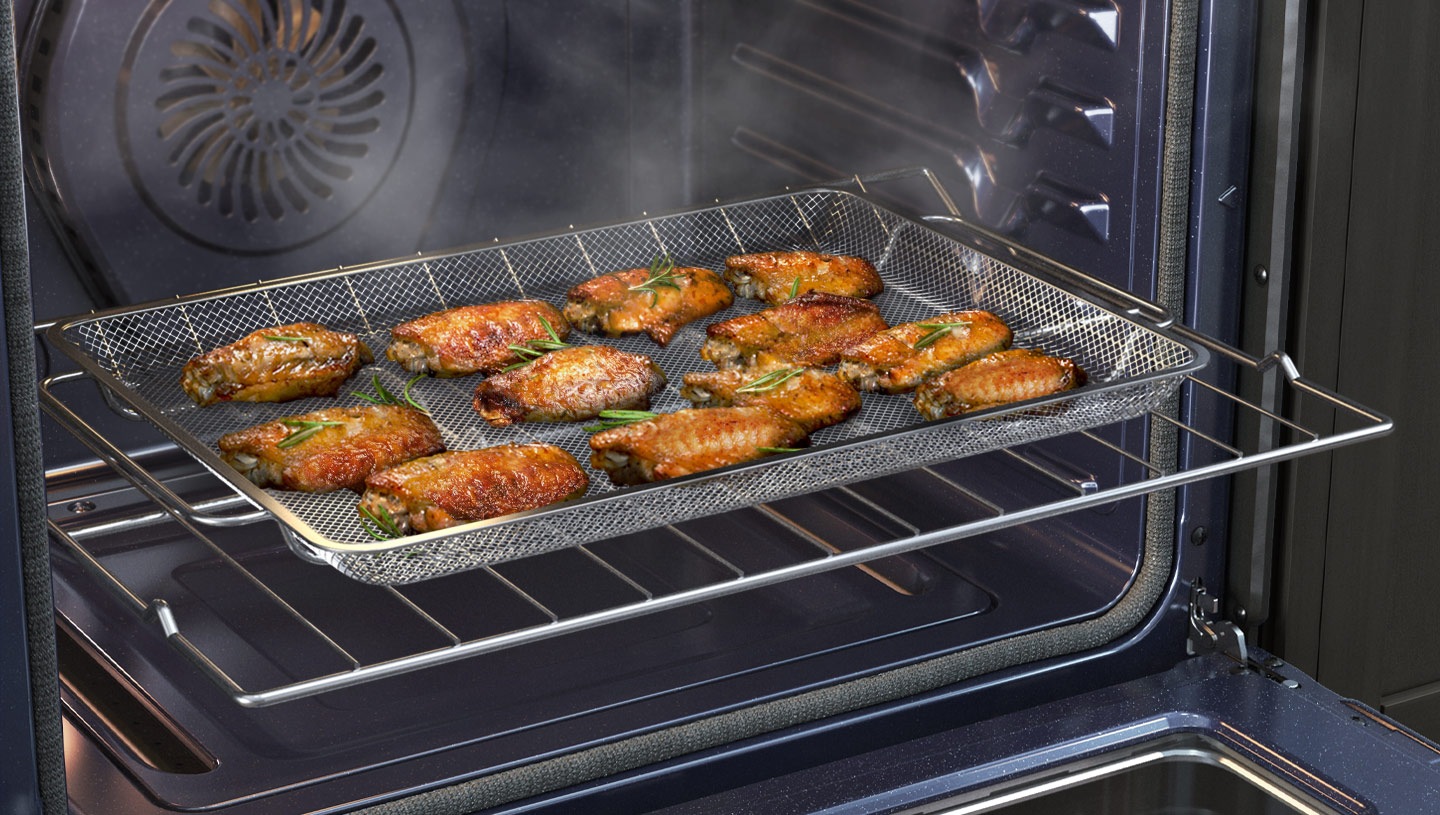 Shows food being fried inside the oven using Air Fry, with only a small amount of oil, so it is crispy and brown outside.