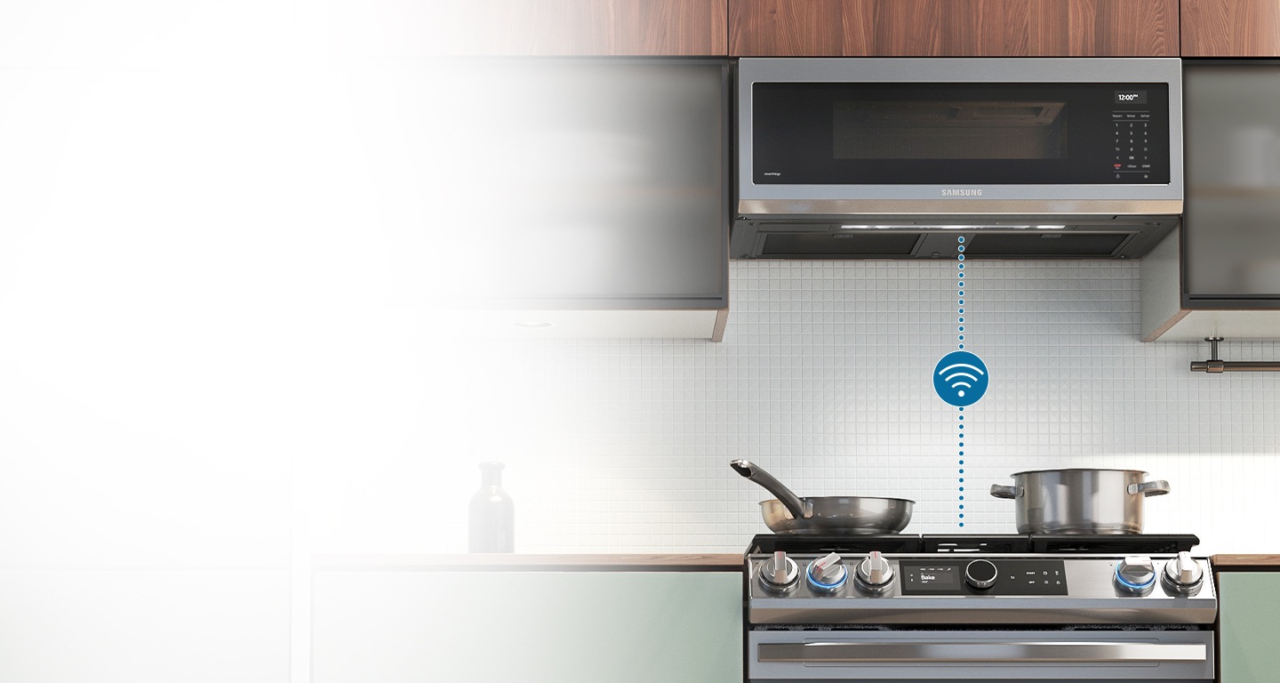 Shows the OTR above a cooktop with a dotted line and a wireless symbol illustrating that they can be automatically paired and jointly controlled using the cooktop controls.