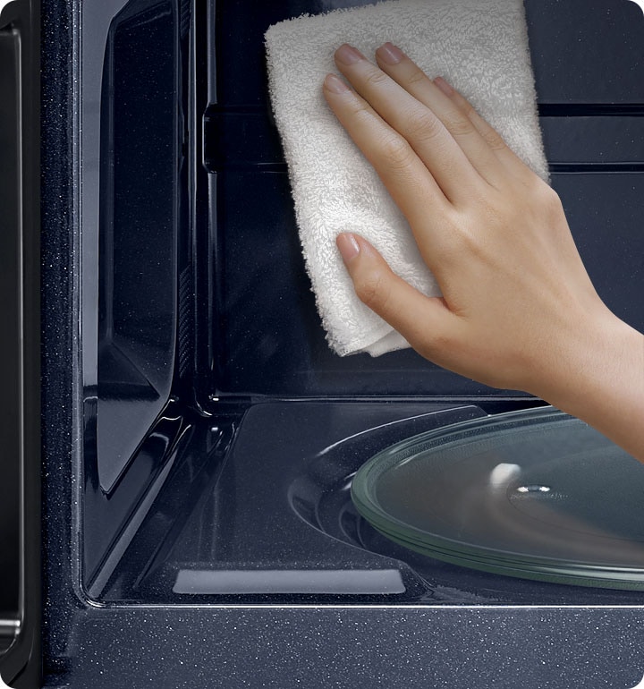 Easy to clean & mark-resistant interior