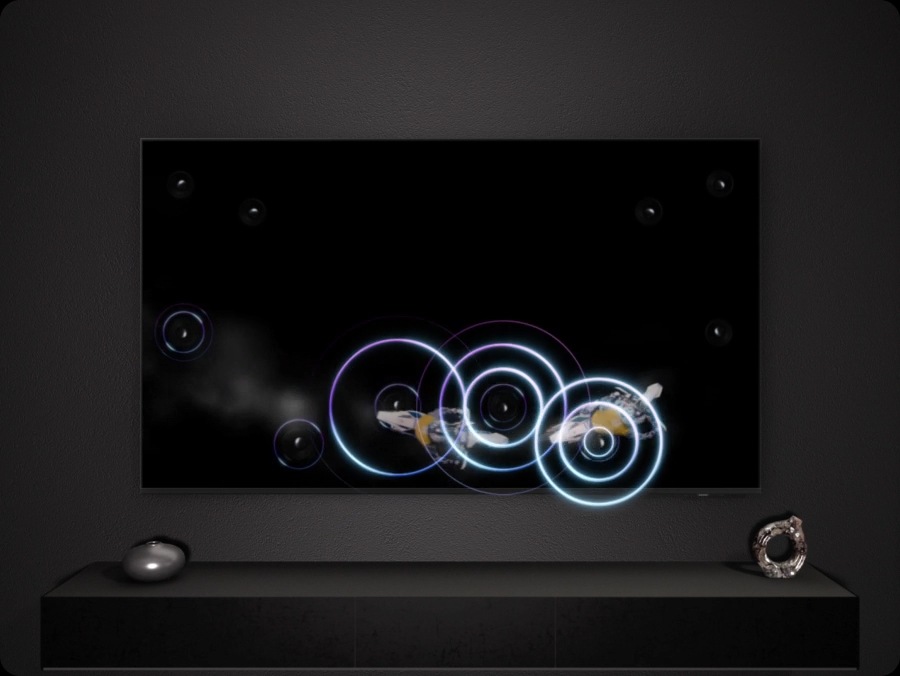 A person on a motorcycle is making circles on the screen. Object Tracking Sound Pro tracks the movement of the motorcycle.