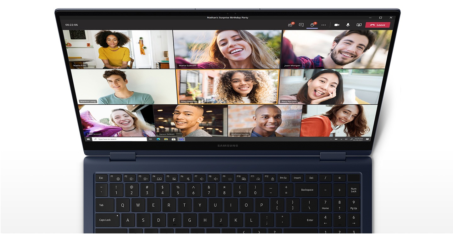 Aparece no Galaxy Book Pro 360 é uma videochamada com 10 participantes diferentes sorrindo, falando ou fazendo um gesto durante uma videochamada