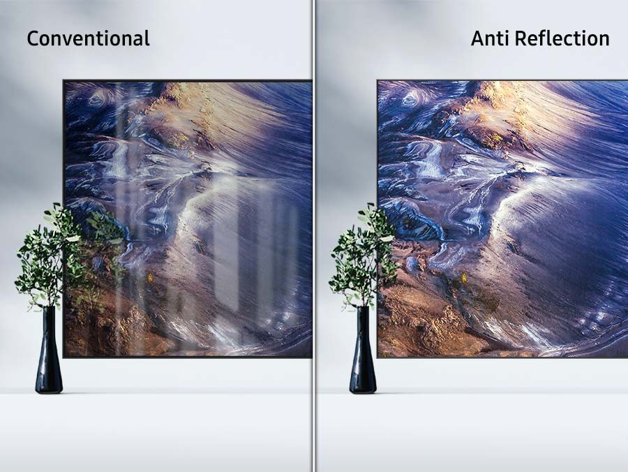 Tradicionalni zaslon prikazuje sliko s številnimi svetlobnimi odsevi, medtem ko antirefleksni zaslon prikazuje jasno sliko.